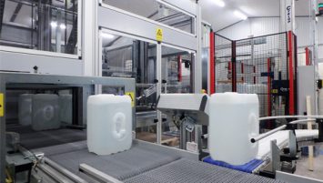 Palletizing of plastic canister